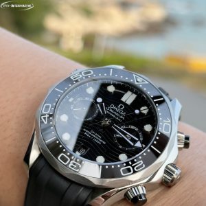 Alternative view of TVS-Omega OMEGA OT New Seamaster 300M 44mm Chronograph Watch TVS Factory1-1 Exclusive In-House Developed 9900 Movement with Identical Functions to Original, Dual-T Black Balance Wheel Movement.3 o'clock position features 12-hour and 60-minute chronograph subdials. 1: Brand-new Seamaster 300M ceramic dial with distinct lines and translucent gloss. 2: Case sandblasting exhibits fine, consistent texture matching the original, with no broken lines. Authentic conical exhaust valve. Bezel rotation produces crisp, smooth sound.3: The markings and text on the ceramic bezel utilize "white enamel" technology, resisting yellowing to maintain a pure white luster with brighter lettering.          4: The high-precision 9-link steel bracelet undergoes meticulous polishing on each link to ensure flawless assembly. The adjustable end links provide a snug fit, while the extended clasp offers enhanced comfort and interchangeability with genuine components. "TVS Craftsmanship: Guaranteed Excellence" Exquisitely recommended multifunctional mechanical wristwatch for men.